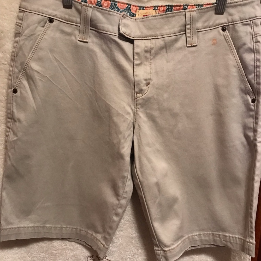 Levi light Khaki colored women long shorts.